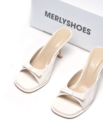 Guốc Nữ Quai Ngang Nơ Nhỏ Gót Nhọn Cao 9cm Có Đúp Mũi Merly 1646 Trắng Ivory, Guốc Nữ Bigsize 35-43, Dép Cao Gót Nữ Tính, Guốc Mules Mũi Vuông, Dép Guốc Hè 2026