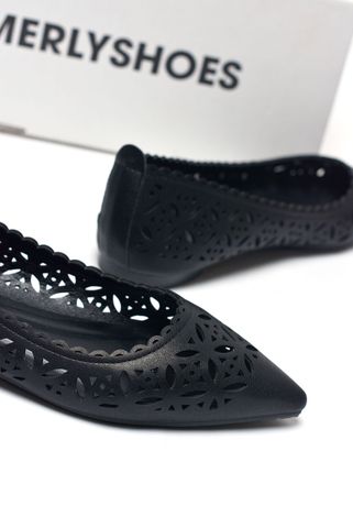 [Phom To] Giày Búp Bê Đen Cắt Họa Tiết Lazer Hoa Lá Merly 1648 Đen Bám Nền Mũi Nhọn Da Mềm, Giày Bệt Mũi Nhọn, Giày Búp Bê Mũi Nhọn, Giày Công Sở Nữ