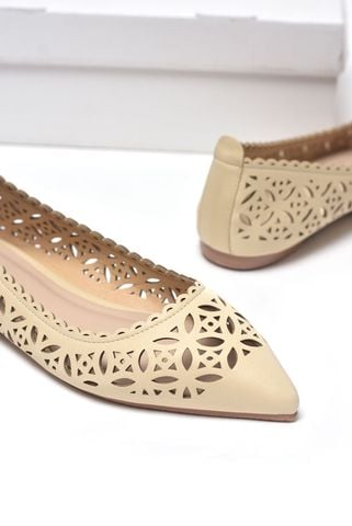 Giày Búp Bê Kem Mũi Nhọn Đỏ Họa Tiết Lỗ Hoa Lá Vintage Cổ Điển Đẹp Bigsize Merly