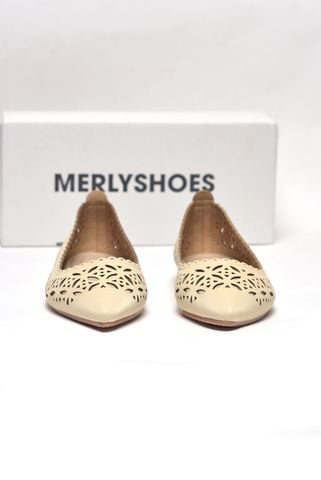 [Phom To] Giày Búp Bê Kem Cắt Họa Tiết Lazer Hoa Lá Merly 1648 Kem Bám Nền Mũi Nhọn Da Mềm, Giày Bệt Mũi Nhọn, Giày Búp Bê Mũi Nhọn, Giày Công Sở Nữ