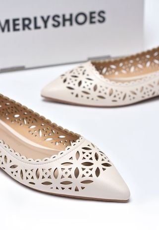 Giày Búp Bê Trắng Hồng Mũi Nhọn Đỏ Họa Tiết Lỗ Hoa Lá Vintage Cổ Điển Đẹp Bigsize Merly