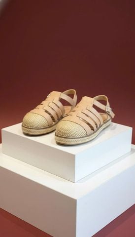 Sandal Nữ Rọ Đan Cói Raffia Vibe Mùa Hè Thương Hiệu MERLY 1657 Kem Cát – Giày Sandal Bigsize 35–43, Sandal Nữ Bệt, Sandal Đi Biển, Dép Sandal Rọ Bít Mũi