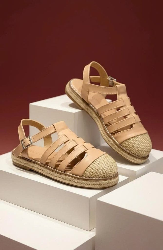 Sandal Nữ Rọ Đan Cói Raffia Vibe Mùa Hè Thương Hiệu MERLY 1657 Kem Cát – Giày Sandal Bigsize 35–43, Sandal Nữ Bệt, Sandal Đi Biển, Dép Sandal Rọ Bít Mũi