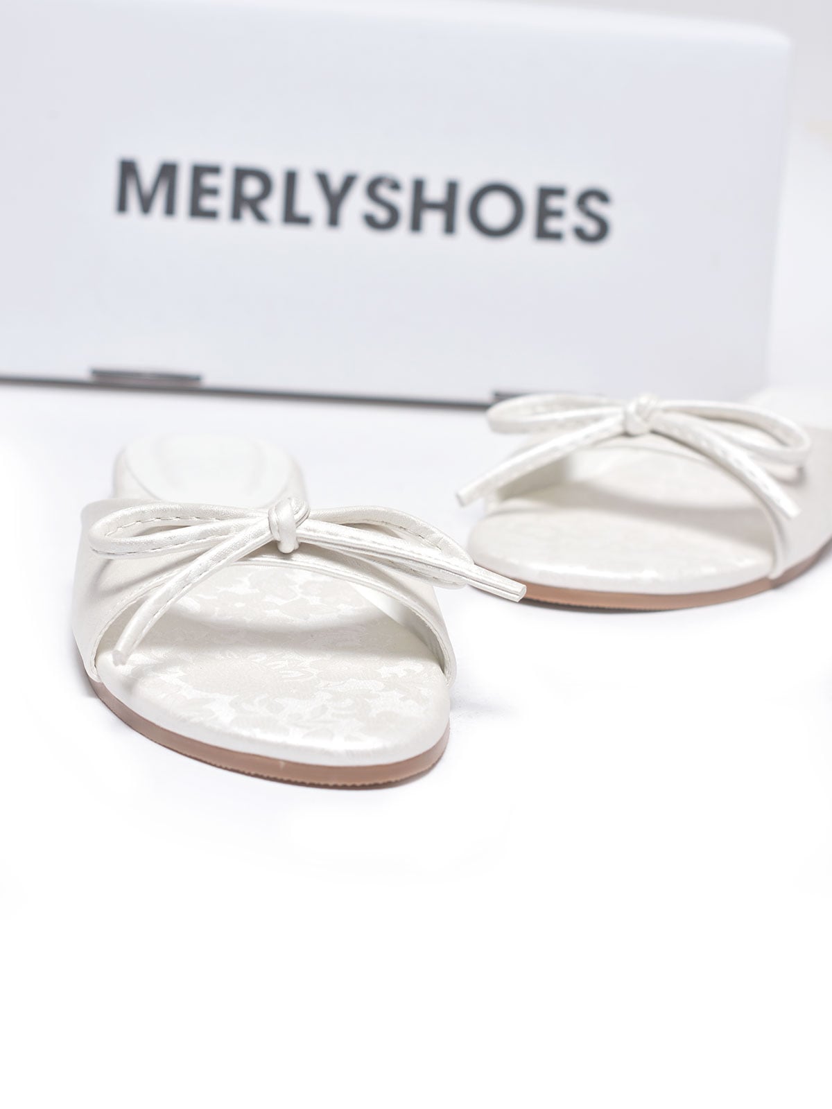 รองเท้าแตะผ้าลาย Merly 1670 สีขาวผ้าลาย สำหรับผู้หญิงไซซ์ใหญ่