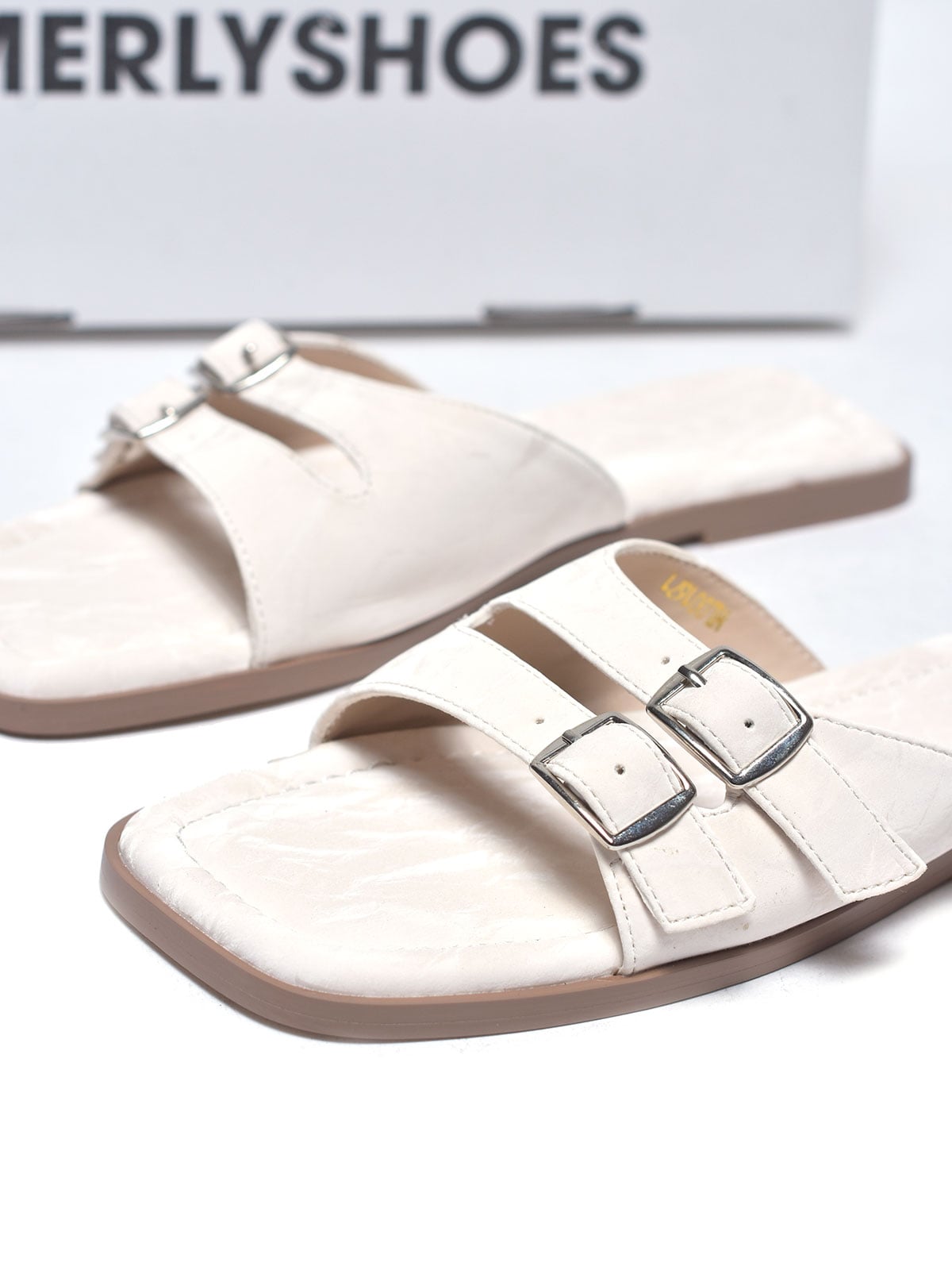 รองเท้าแตะผู้หญิงหนังนุ่ม Merly 1671 สีขาวครีม Ivory