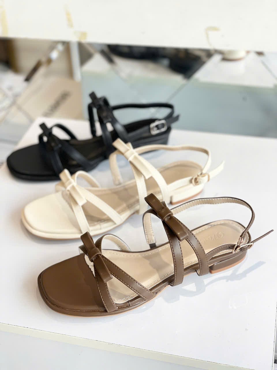 Giày Xăng Đan Nữ Gót Thấp 2cm Dây Mảnh Đính Nơ Merly 1672 Đen Huyền, Sandal Dây, Sandal Bệt, Sandal Nơ Xinh, Sandal Tiểu Thư, Sandal Hè 2026, Sandal Big Size 35-43