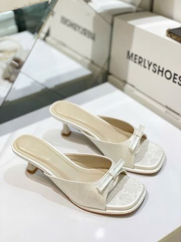 Guốc Gấm Nơ Xinh Gót Nhọn 5cm Merly 1646-5P Trắng Gấm, Dép Cao Gót Quai Ngang Đính Nơ, Guốc Nữ Bigsize, Mules, Dép Guốc Hè 2026