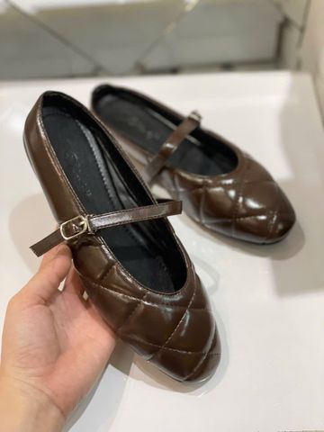 Giày Sục Nữ Bệt Merly 1584 Nâu Cocoa, Giày Búp Bê Quai Ngang Mũi Vuông Chần Chỉ Trám Merly 1584 Đen, Giày Bệt Nữ Bít Mũi Đế Cao Su Chống Trơn, Giày Dép Nữ Big Size