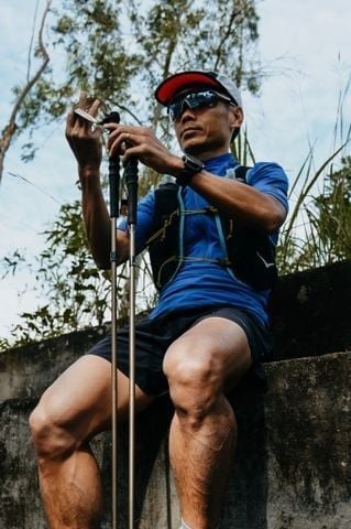  Gậy leo núi chạy trail siêu nhẹ Zenone Z2401 full carbon - Black Gold 