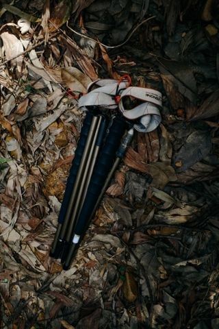  Gậy leo núi chạy trail siêu nhẹ Zenone Z2401 full carbon - Black Gold 