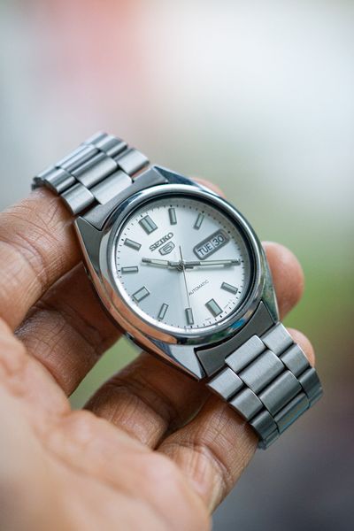 Đồng hồ seiko 5 automatic cũ dây thép SNXS73K1