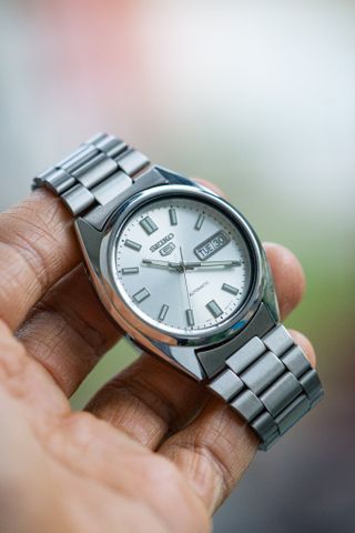Đồng hồ seiko 5 automatic cũ dây thép SNXS73K1