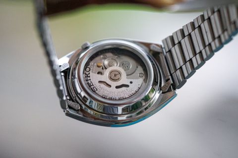 Đồng hồ seiko 5 automatic cũ dây thép SNXS73K1