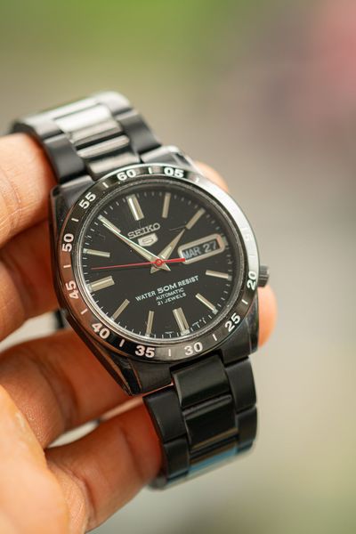 Đồng hồ seiko cũ Seiko 5 automatic SNKE03K1 size 38mm like new 99%