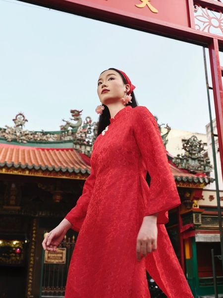 Áo Dài Tơ Tằm Viễn Đông Phương Nam - Đỏ Aura