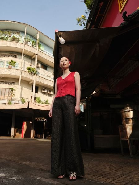 Áo V Neck Tơ Tằm - Red Dragonfly