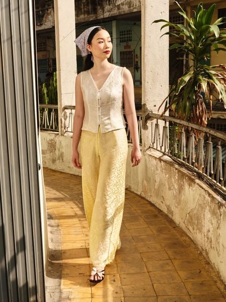 Áo V Neck Tơ Tằm - White Dragonfly