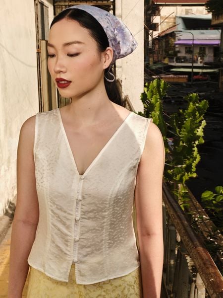 Áo V Neck Tơ Tằm - White Dragonfly