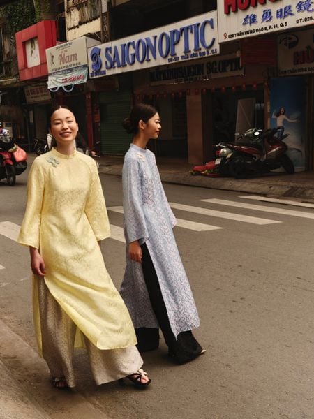 Áo Dài Tơ Tằm Viễn Đông Phương Nam - Vàng Ánh Minh