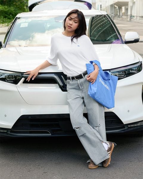 Quần Friends Slit Jeans - Light Blue