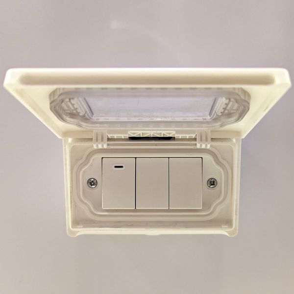 Hộp có nắp che mưa lắp nổi IP55 Panasonic WEG8973 (3 thiết bị)