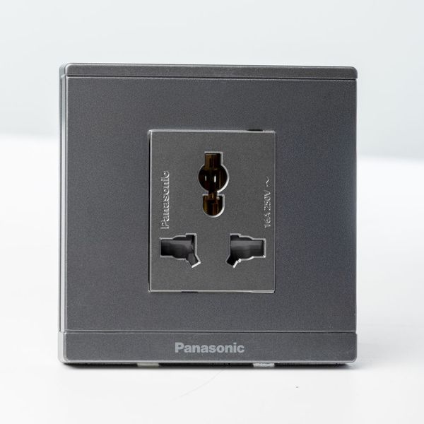 Ổ cắm đa năng Panasonic WEV117107 có màn che
