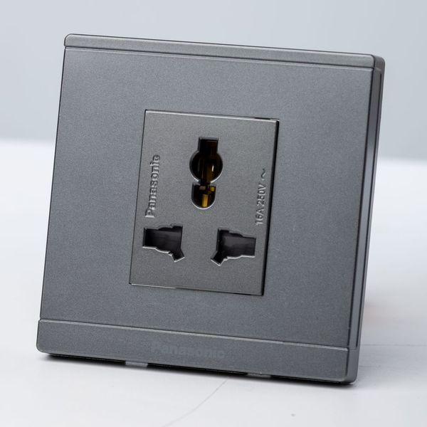 Ổ cắm đa năng Panasonic WEV117107 có màn che