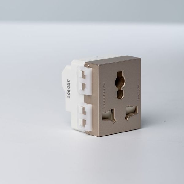 Ổ cắm đa năng Panasonic WEV117107 có màn che