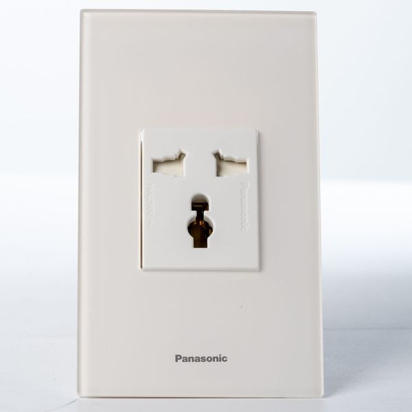 Ổ cắm đa năng Panasonic WEV117107 có màn che