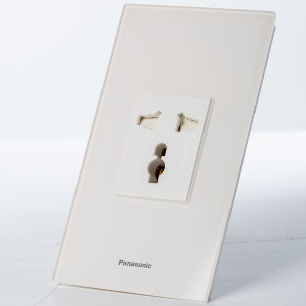 Ổ cắm đa năng Panasonic WEV117107 có màn che