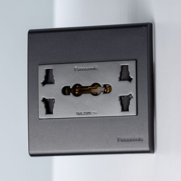 Ổ cắm đôi đa năng Panasonic WEV157207 có màn che bắt vít