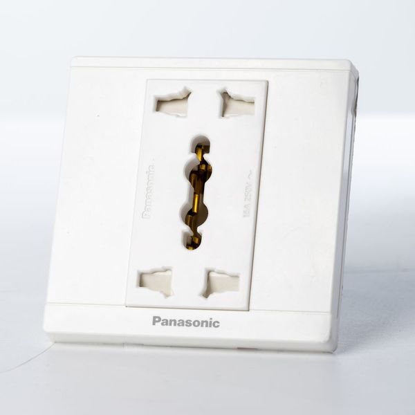 Ổ cắm đôi đa năng Panasonic WEV157207 có màn che bắt vít