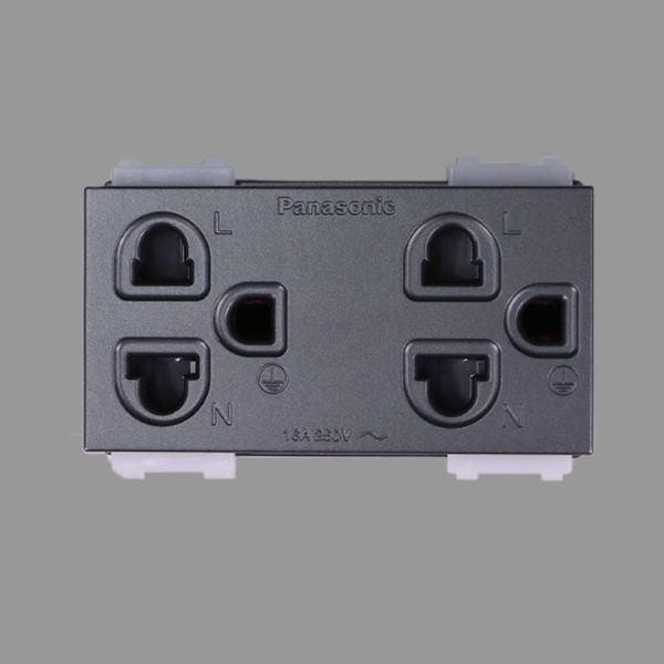 Ổ cắm đôi có màn che và dây nối đất Panasonic WEV1582 Ánh Kim (cắm nhanh)