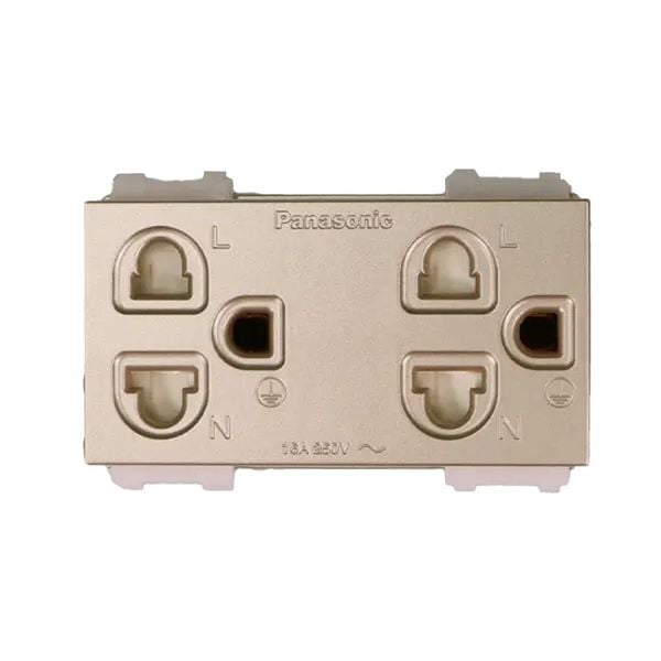 Ổ cắm đôi có màn che và dây nối đất Panasonic WEV1582 Ánh Kim (cắm nhanh)