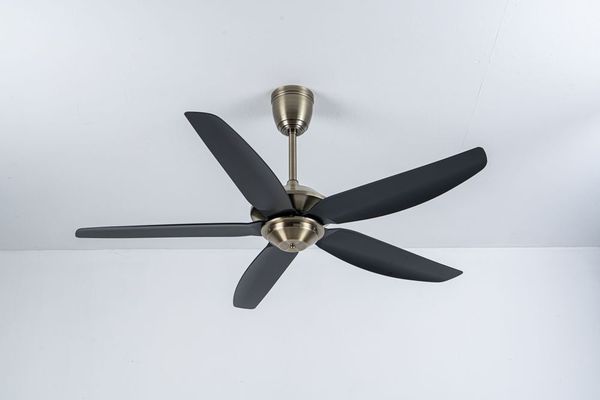 Quạt trần 5 cánh Nanoco NCFD5658K động cơ DC màu đen