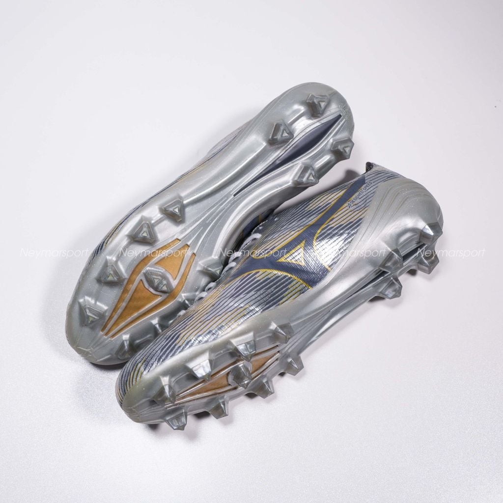 Giày đá bóng cỏ tự nhiên Mizuno Alpha II Elite FG Platinum Silver - Galaxy Silver/Gold P1GA256204