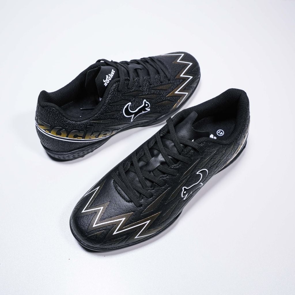 Giày đá bóng cỏ nhân tạo Zocker Inspire Pro Gen 2 - Black/Gold SNS-009