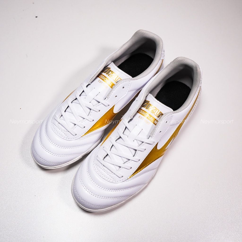Giày đá bóng cỏ nhân tạo Mizuno Morelia II Club AS TF - White/Gold P1GD260850