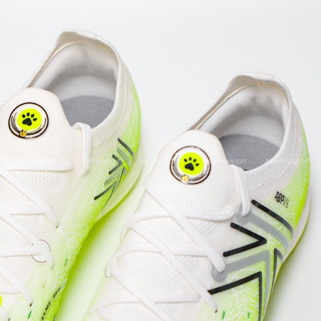 Giày đá bóng cỏ nhân tạo Kelme 5.0 TF - White/Green 9521ZX1324-105