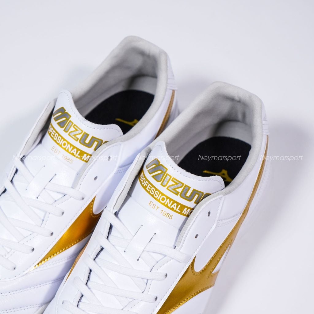 Giày đá bóng cỏ nhân tạo Mizuno Morelia II Pro AS TF - White/Gold P1GD260650