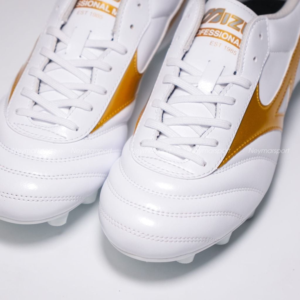 Giày đá bóng cỏ tự nhiên Mizuno Morelia II Club FG - White/Gold P1GA260850