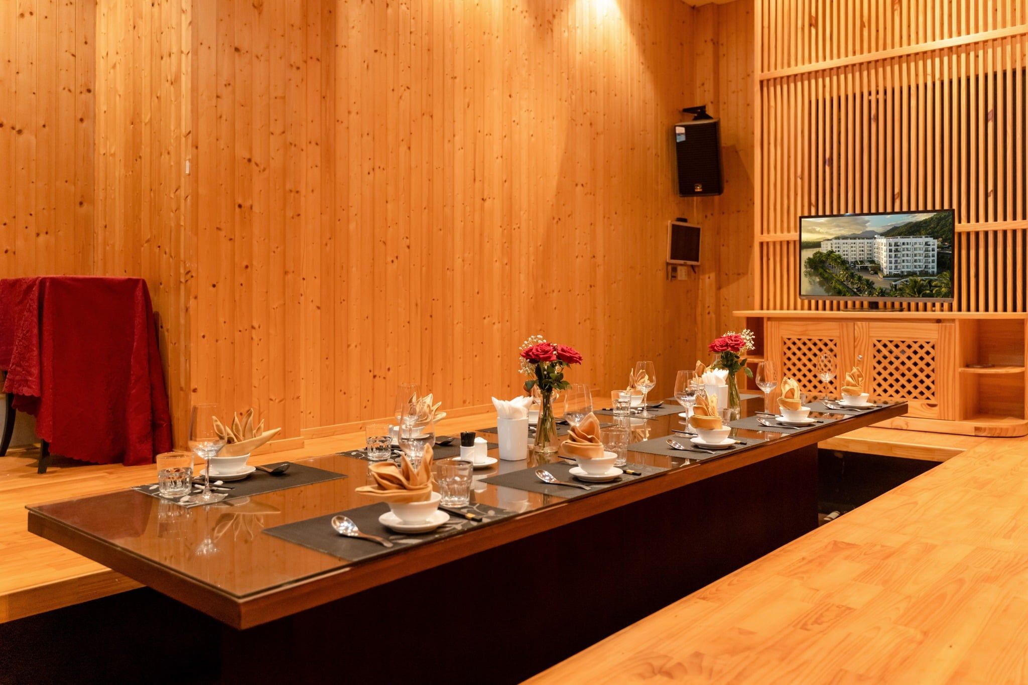 LOTUS CHAMBER (Dining room)