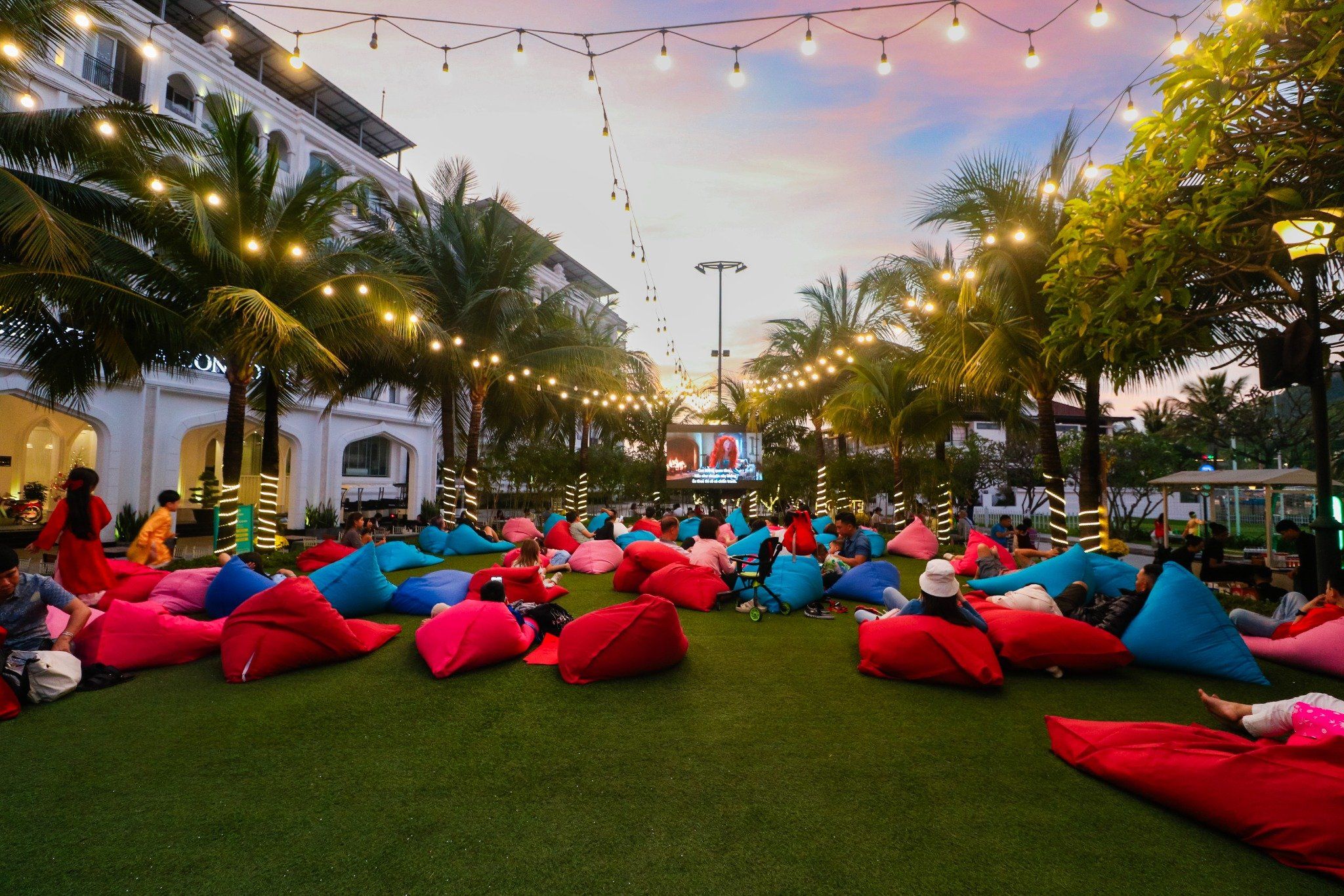 KHU CHIẾU PHIM NGOÀI TRỜI