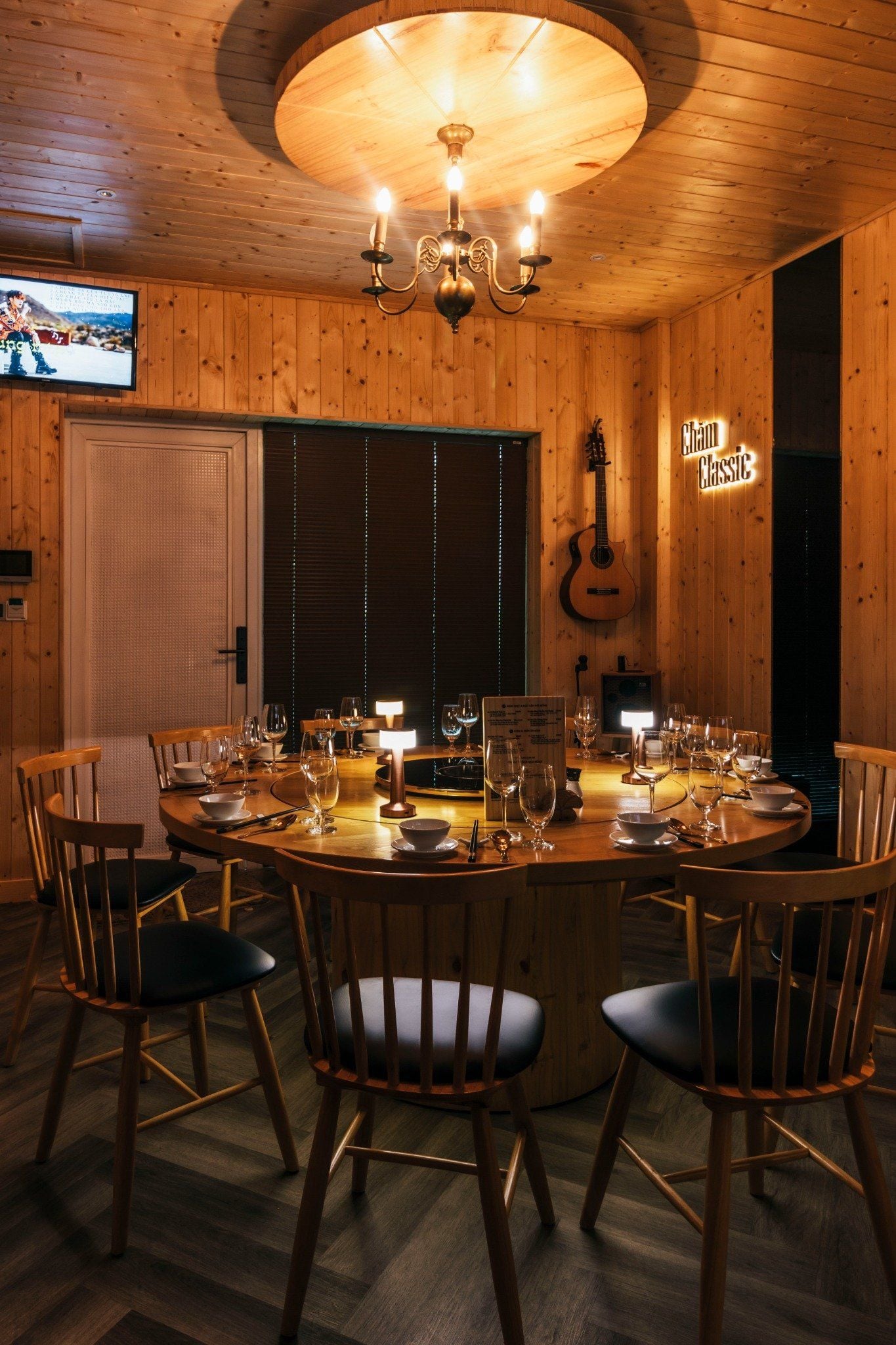 CHĂM CLASSIC (Dining Room)