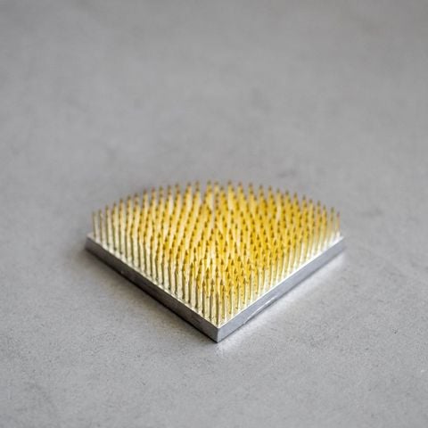 Bàn Chông Cắm Hoa Ikebana - Hình Góc Tư - Ishizaki 100x75x21mm (406)