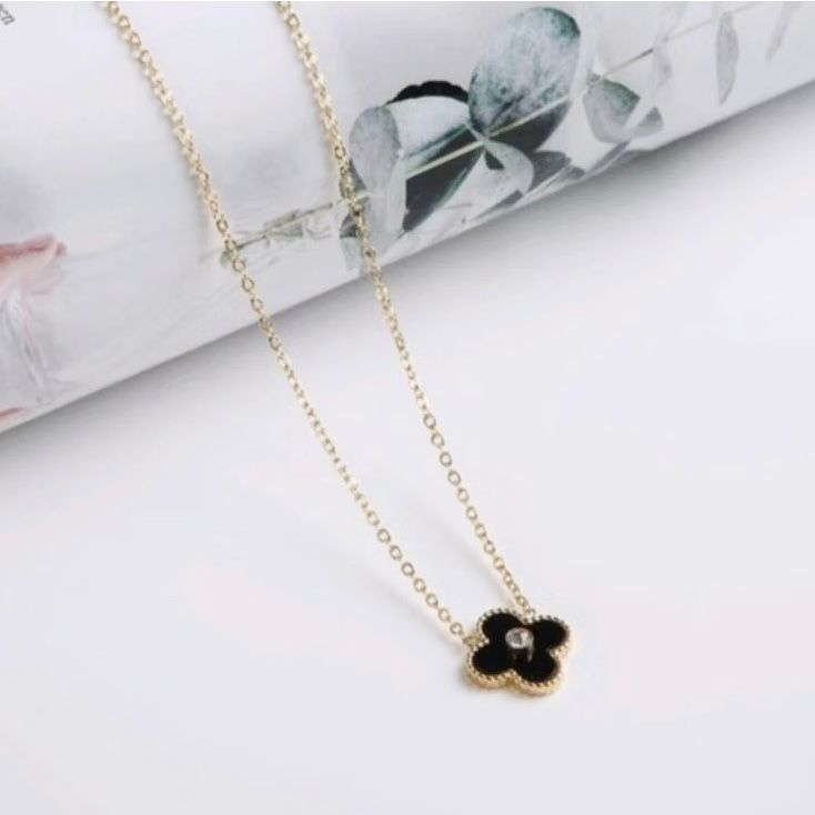  Dây Chuyền Titan Cao Cấp - Cỏ 4 Lá May Mắn Màu Vàng Đen Mạ Vàng 18K Pha Lê (AS) 