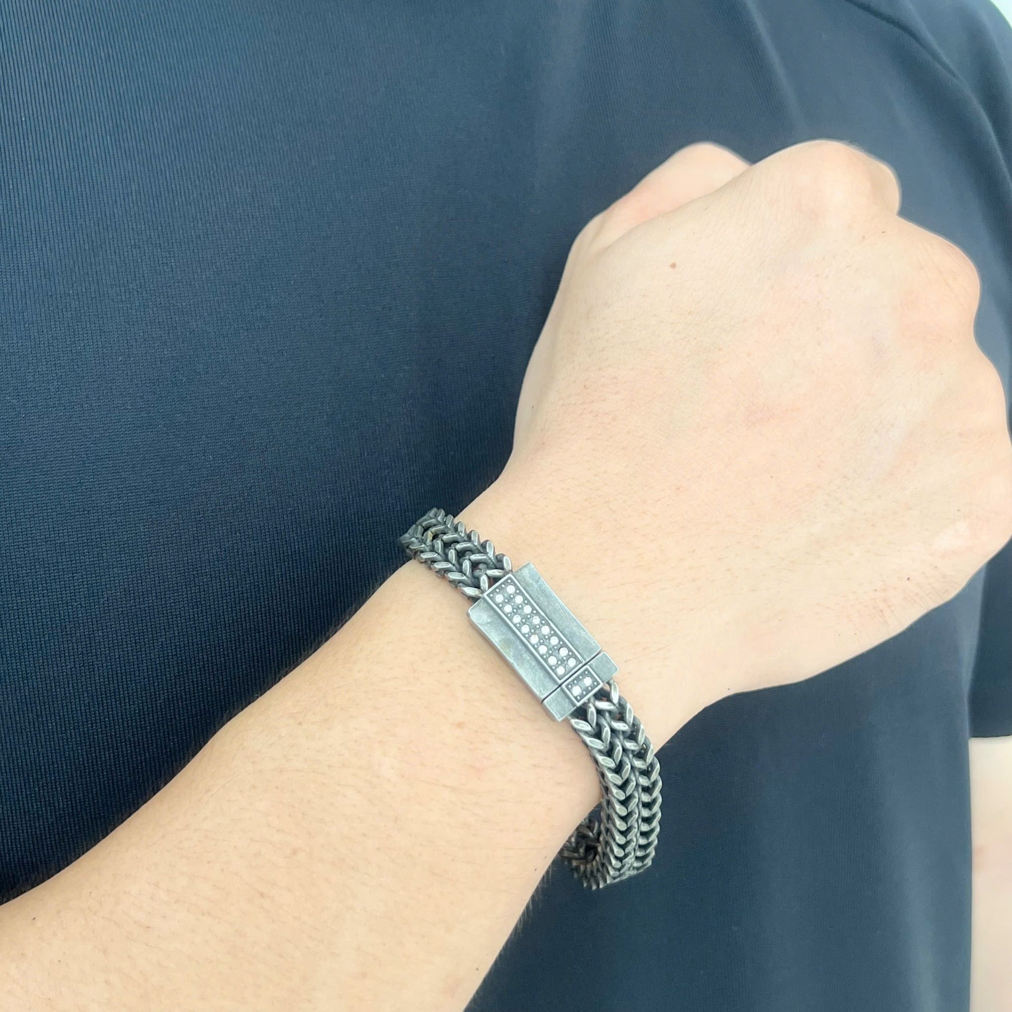  Vòng Tay Nam TiTan Cao Cấp - Mặt Vuông Đính Đá Cá Tính 