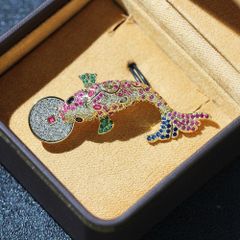  Cài Áo Con Cá Chép Ngậm Đồng Tiền Vàng Pha Lê Màu May Mắn 