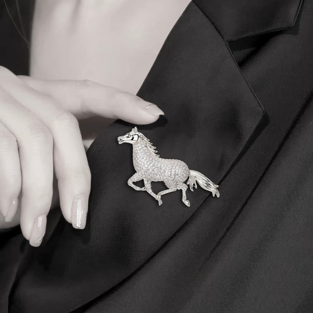  Cài Áo Con Ngựa Pha Lê Trắng (AB) 