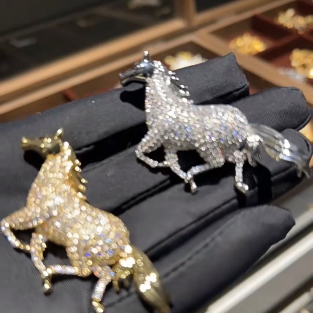  Cài Áo Con Ngựa Pha Lê Trắng (AB) 